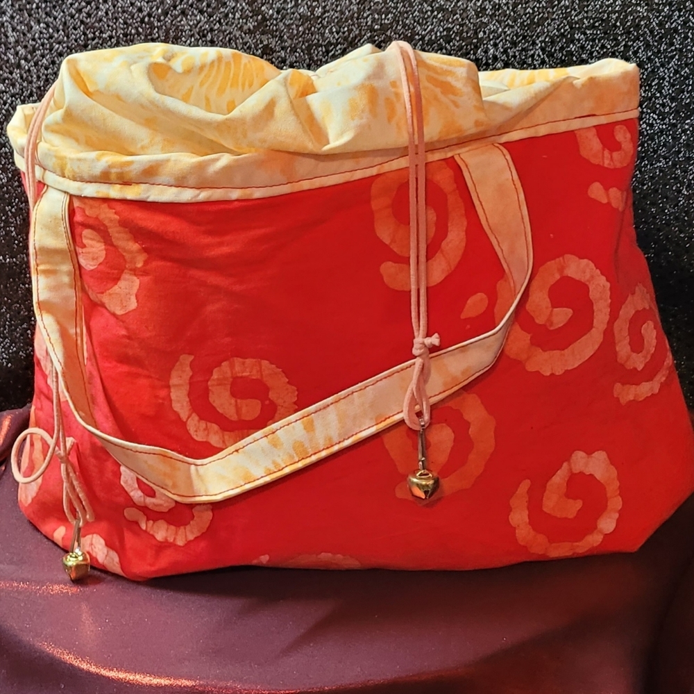 Red swirls Drawstring Bag